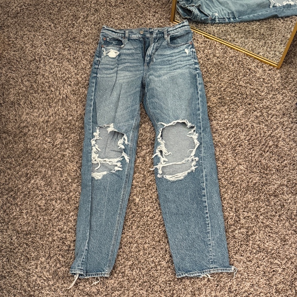 American Eagle Outfitters Light Blue Distressed Boyfriend Jeans